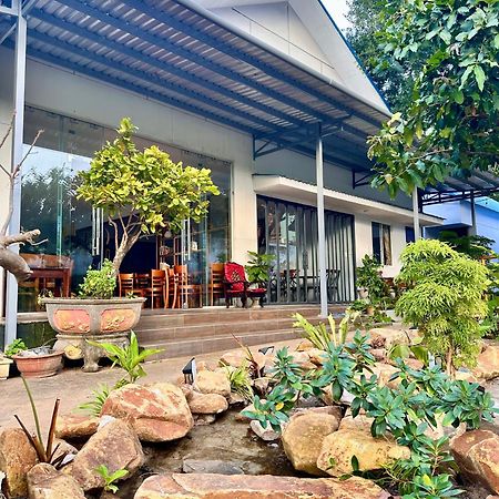 Bungalow Hotel Chi Khu Co Ong Buitenkant foto
