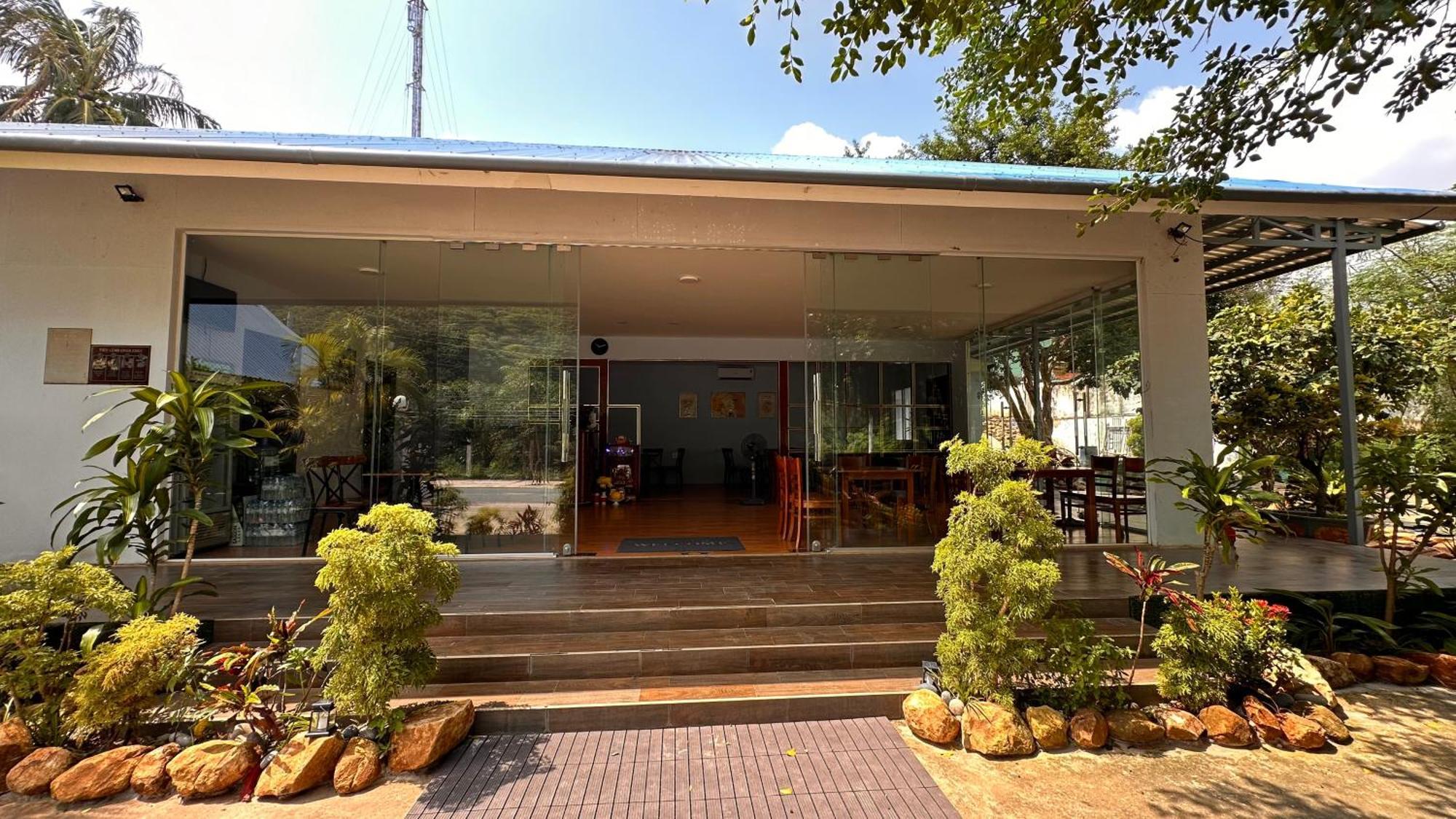 Bungalow Hotel Chi Khu Co Ong Buitenkant foto