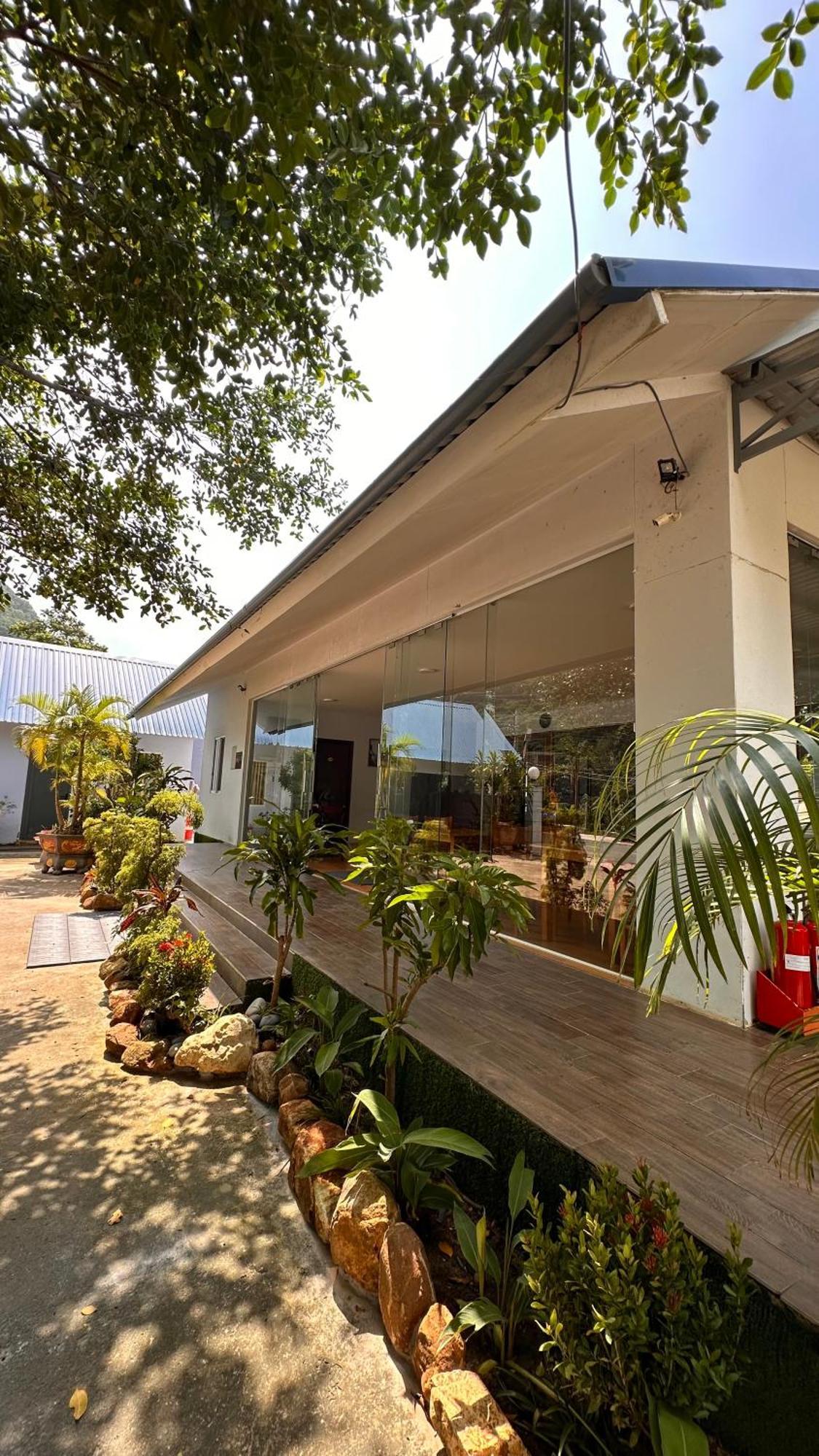 Bungalow Hotel Chi Khu Co Ong Buitenkant foto