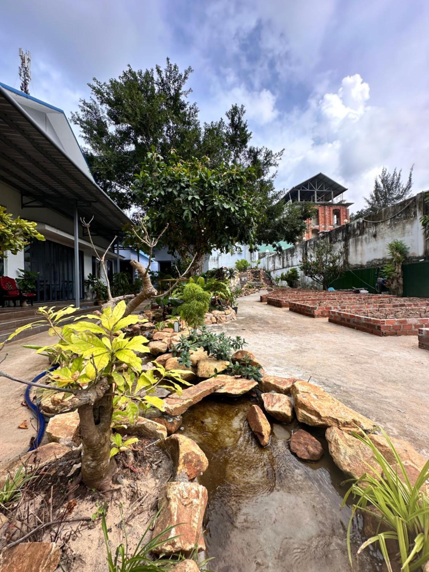 Bungalow Hotel Chi Khu Co Ong Buitenkant foto