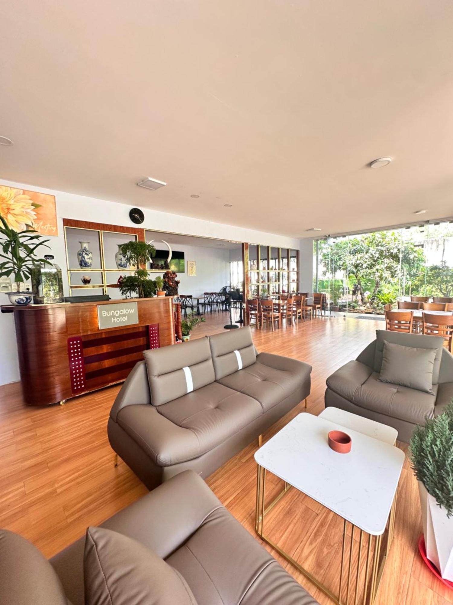 Bungalow Hotel Chi Khu Co Ong Buitenkant foto