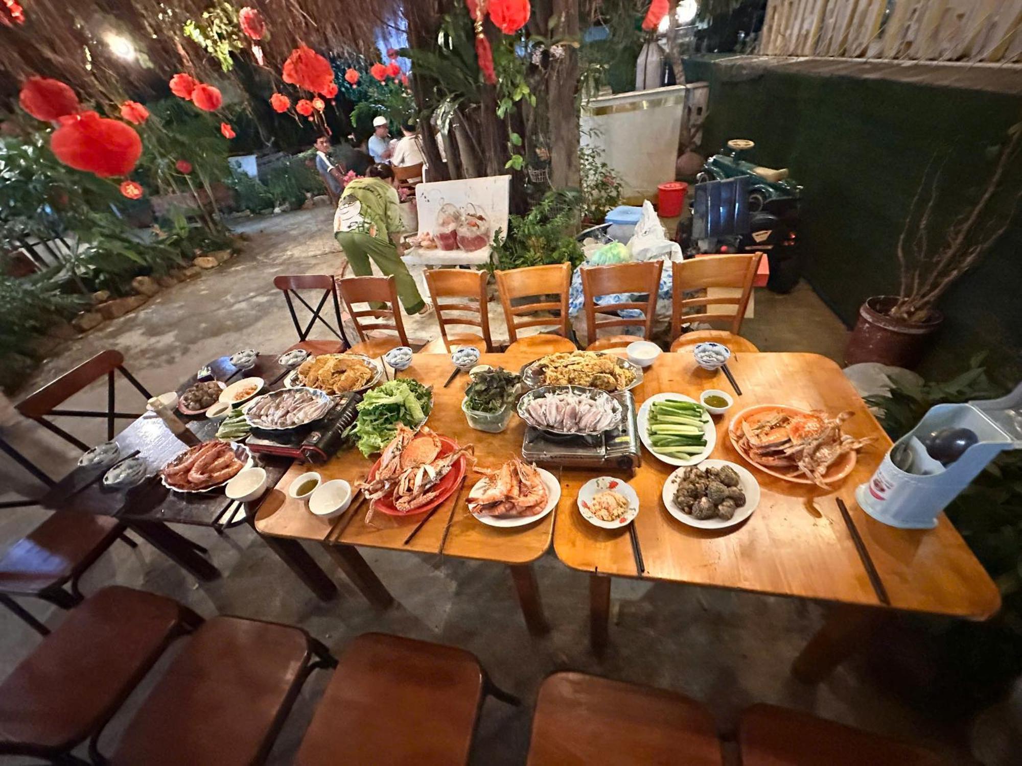 Bungalow Hotel Chi Khu Co Ong Buitenkant foto