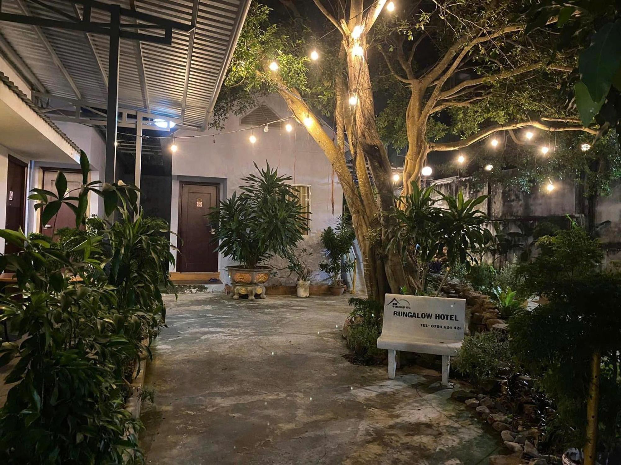 Bungalow Hotel Chi Khu Co Ong Buitenkant foto
